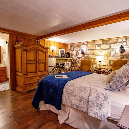 フレデリックスバーグ A Barn At The Quarry Bed & Breakfast エクステリア 写真