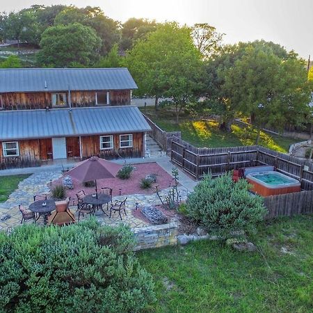 フレデリックスバーグ A Barn At The Quarry Bed & Breakfast エクステリア 写真