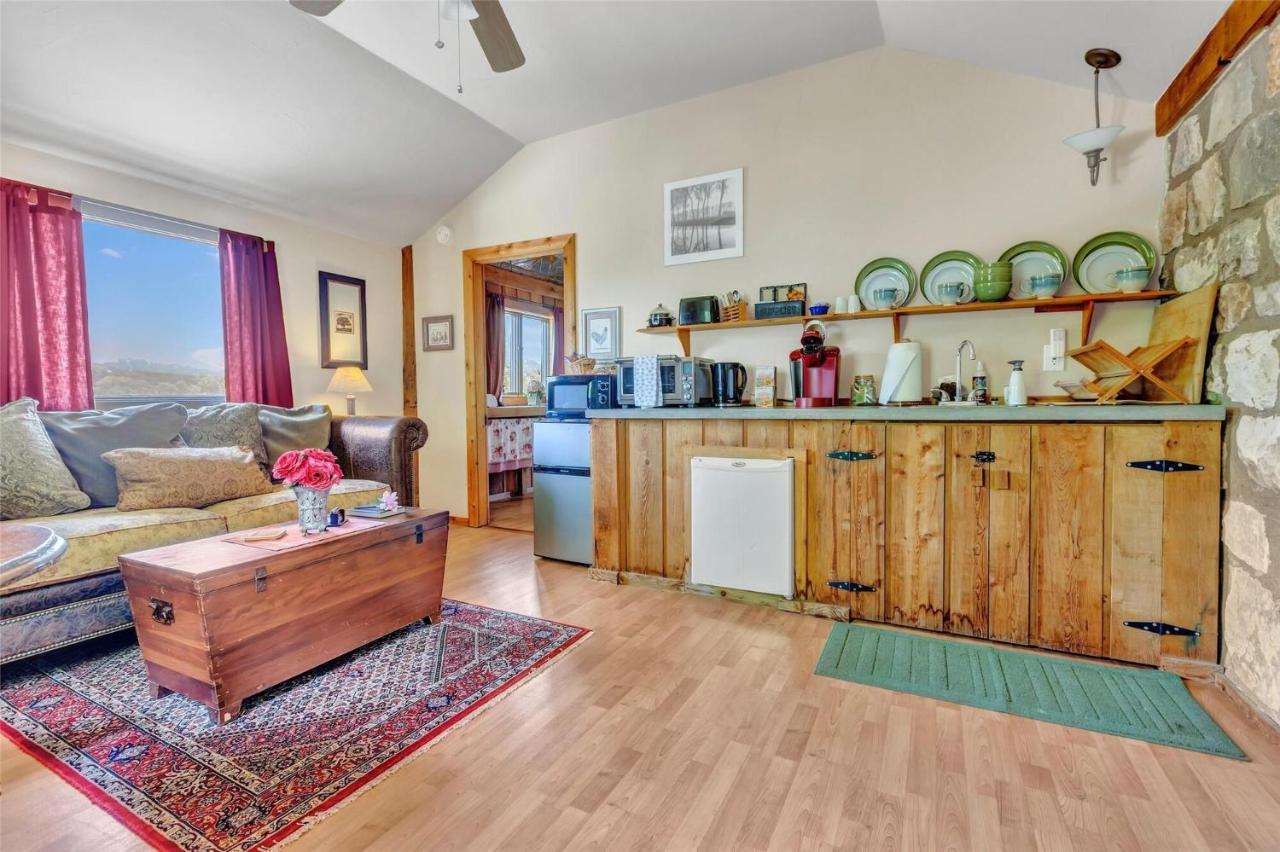 フレデリックスバーグ A Barn At The Quarry Bed & Breakfast エクステリア 写真