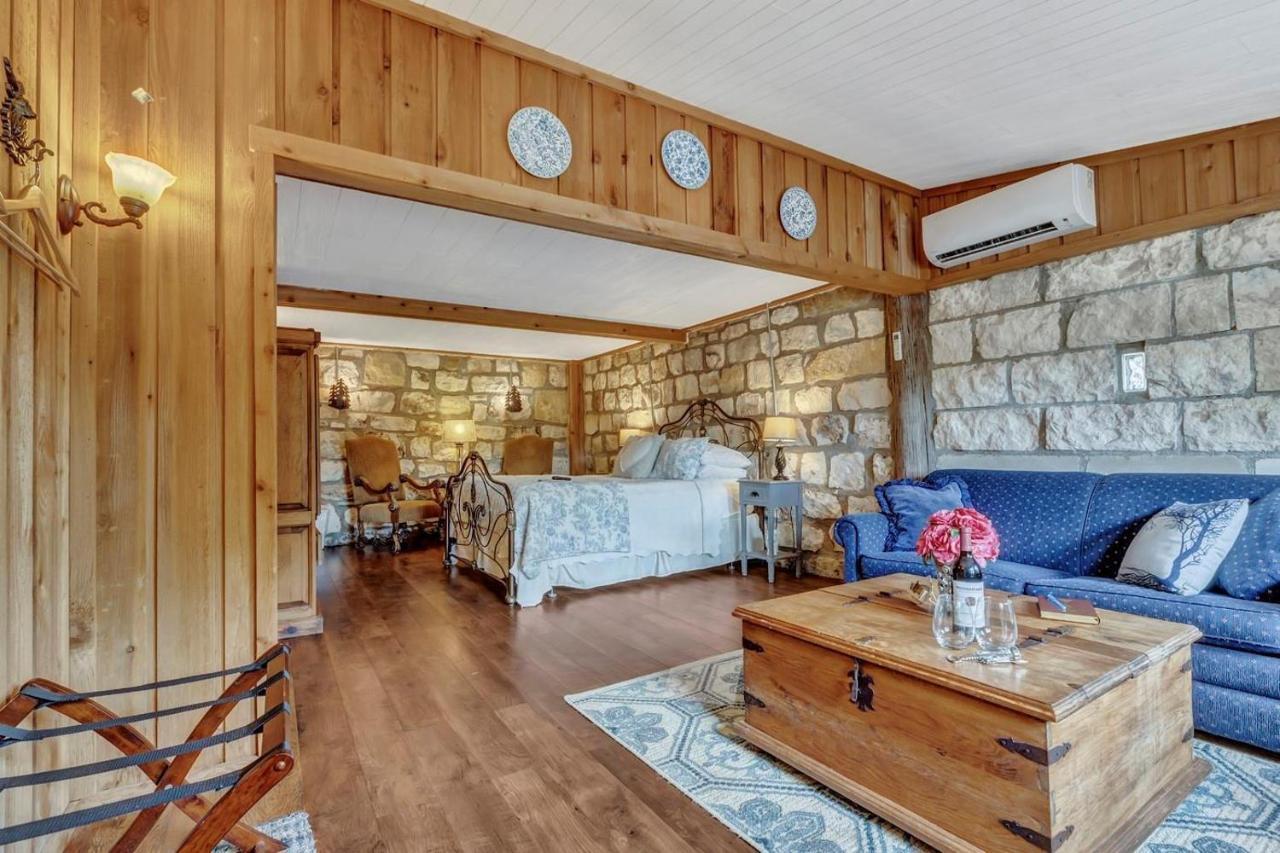 フレデリックスバーグ A Barn At The Quarry Bed & Breakfast エクステリア 写真