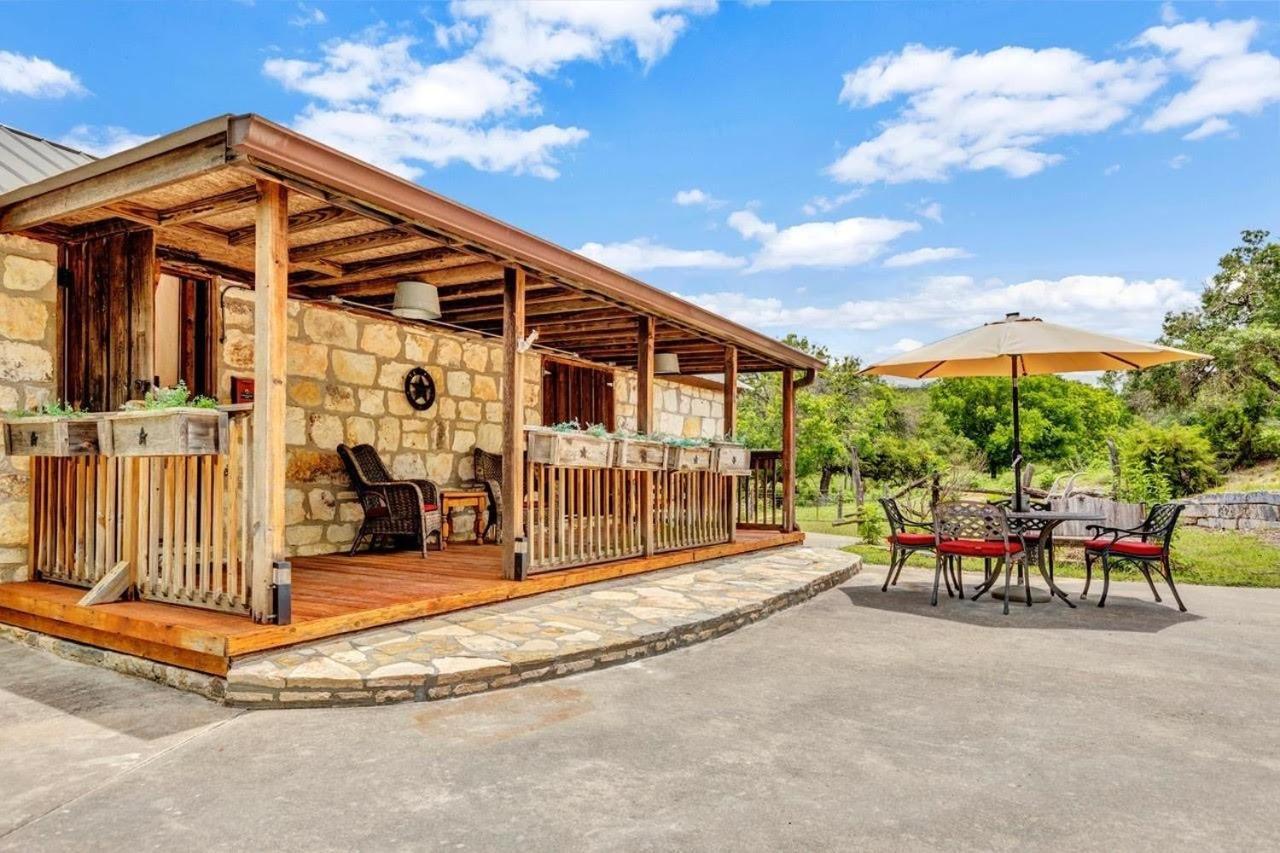 フレデリックスバーグ A Barn At The Quarry Bed & Breakfast エクステリア 写真