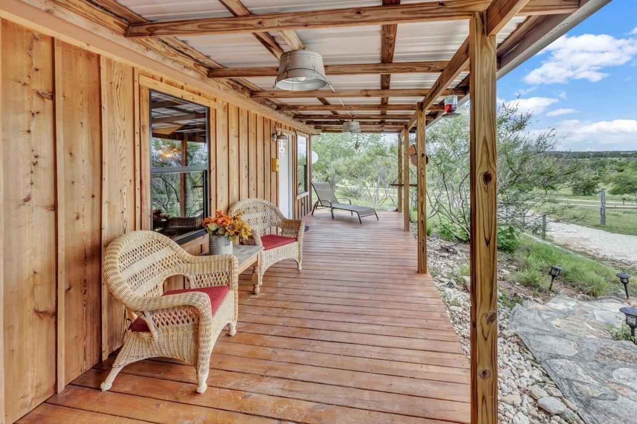 フレデリックスバーグ A Barn At The Quarry Bed & Breakfast エクステリア 写真