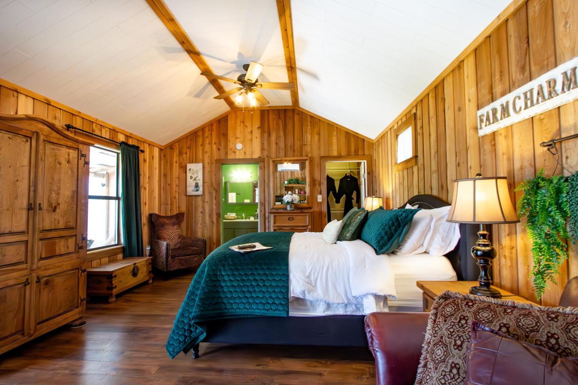 フレデリックスバーグ A Barn At The Quarry Bed & Breakfast エクステリア 写真