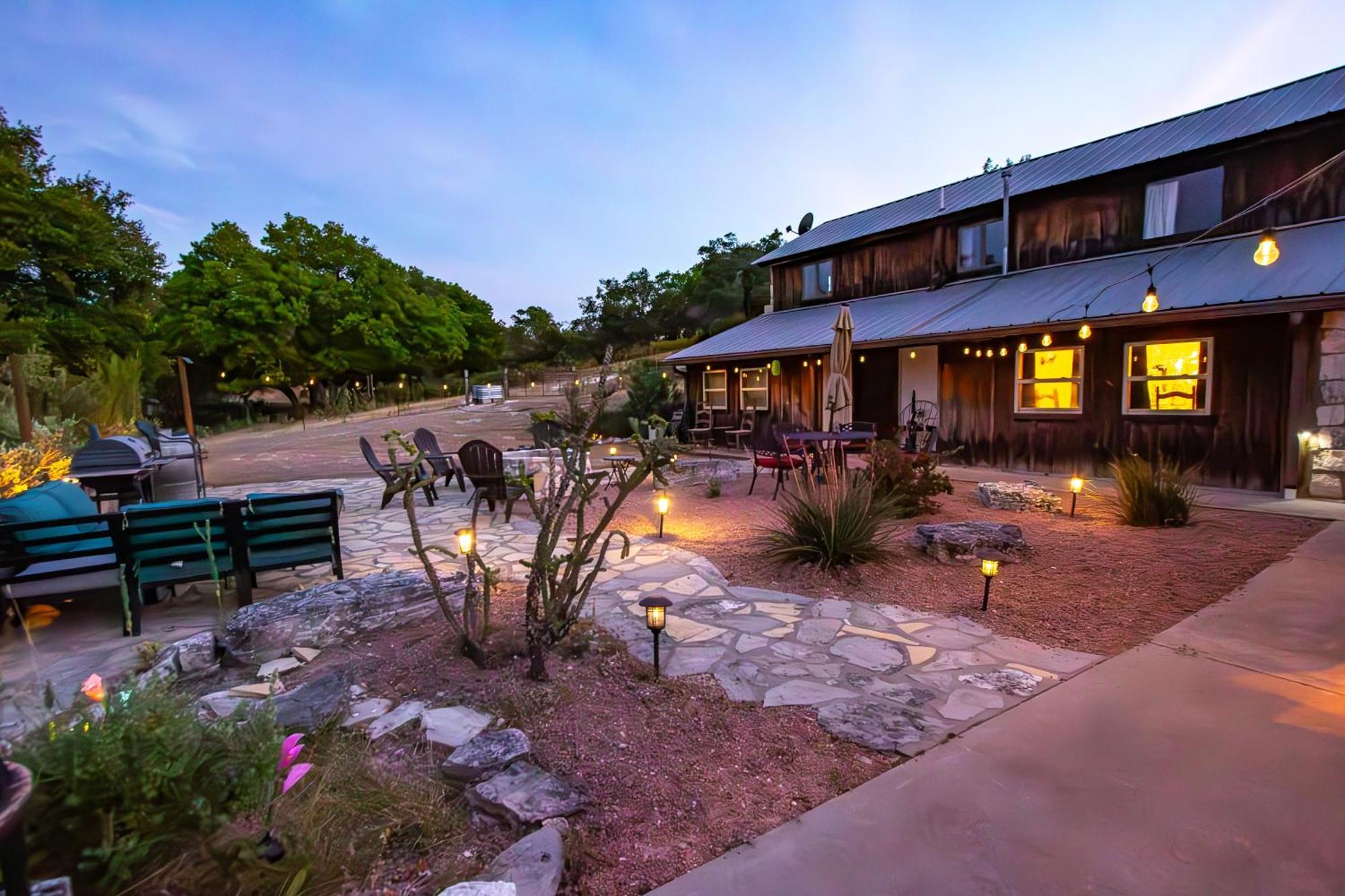 フレデリックスバーグ A Barn At The Quarry Bed & Breakfast エクステリア 写真
