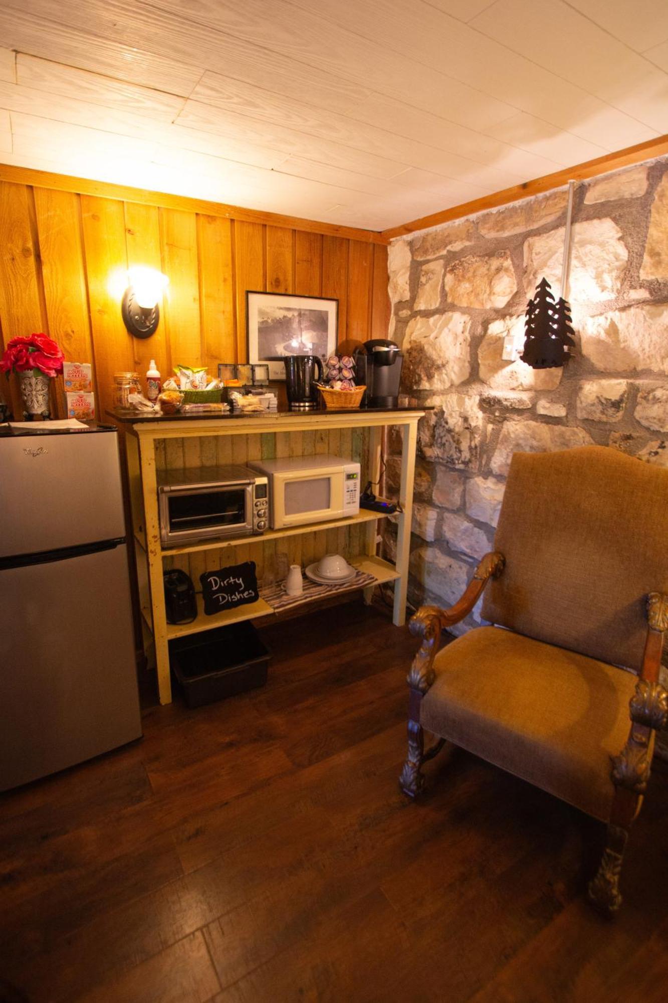 フレデリックスバーグ A Barn At The Quarry Bed & Breakfast エクステリア 写真