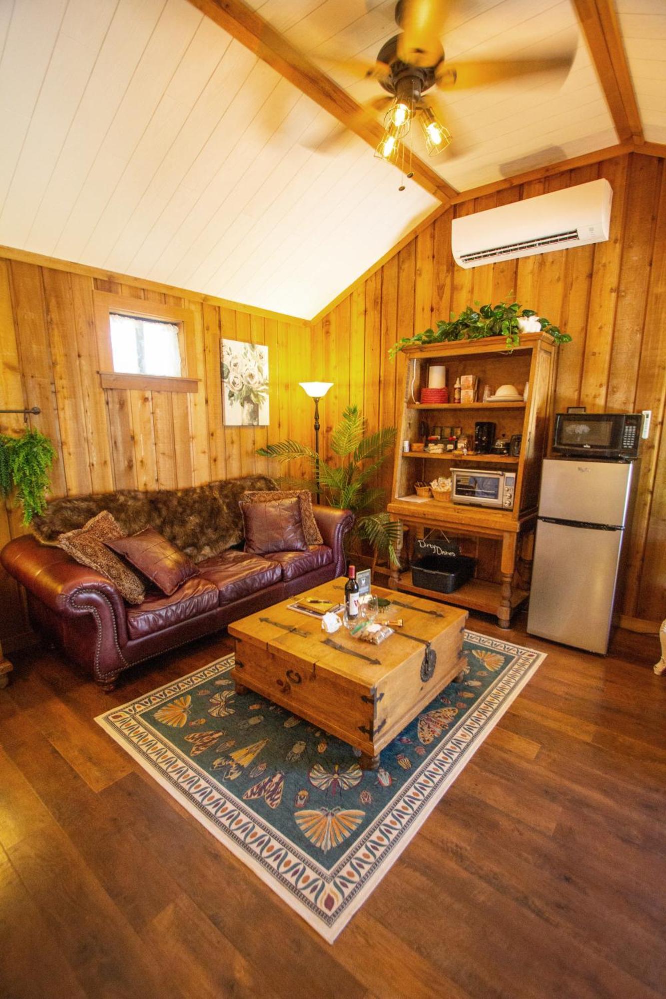 フレデリックスバーグ A Barn At The Quarry Bed & Breakfast エクステリア 写真