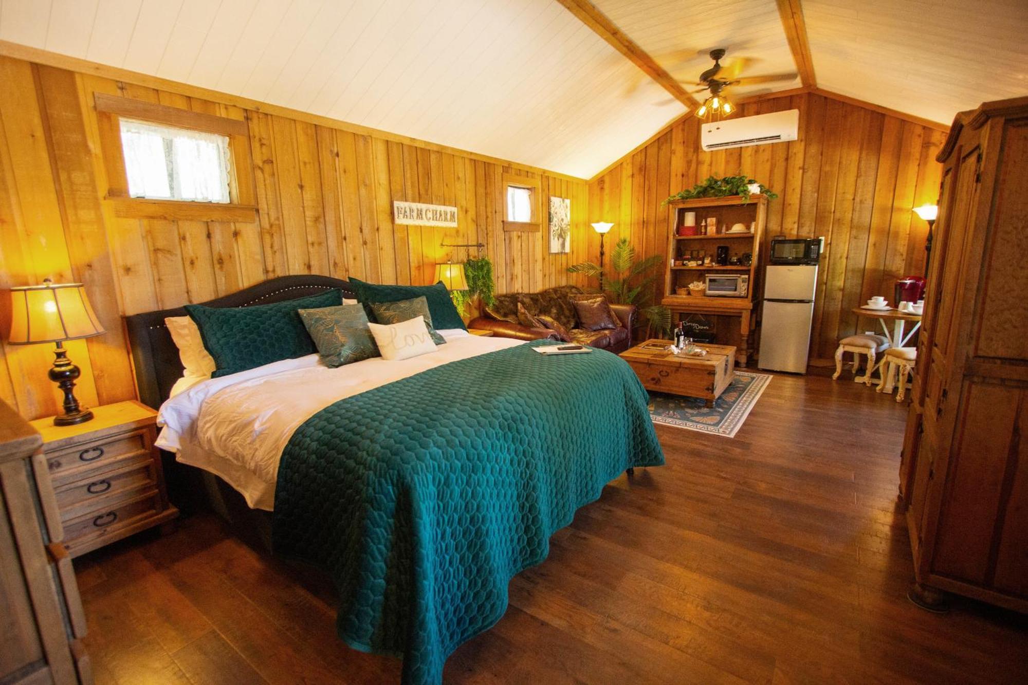 フレデリックスバーグ A Barn At The Quarry Bed & Breakfast エクステリア 写真