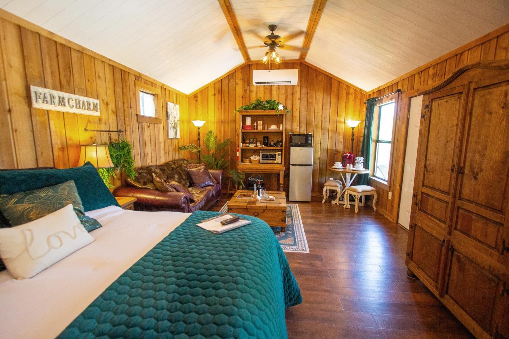 フレデリックスバーグ A Barn At The Quarry Bed & Breakfast エクステリア 写真