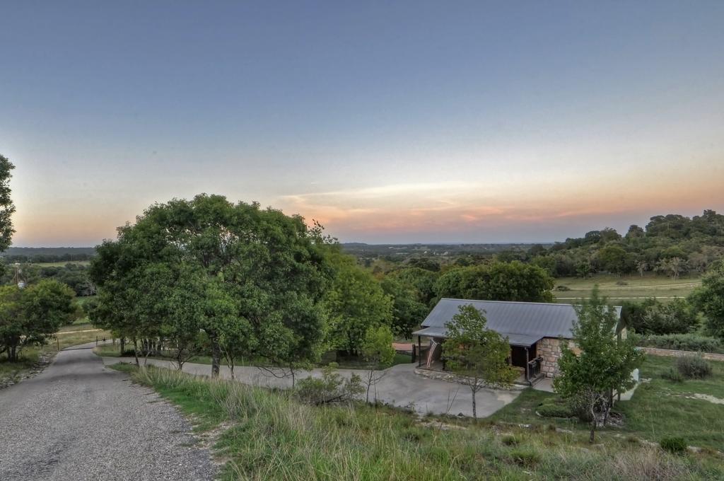 フレデリックスバーグ A Barn At The Quarry Bed & Breakfast エクステリア 写真