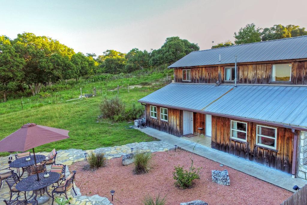 フレデリックスバーグ A Barn At The Quarry Bed & Breakfast エクステリア 写真